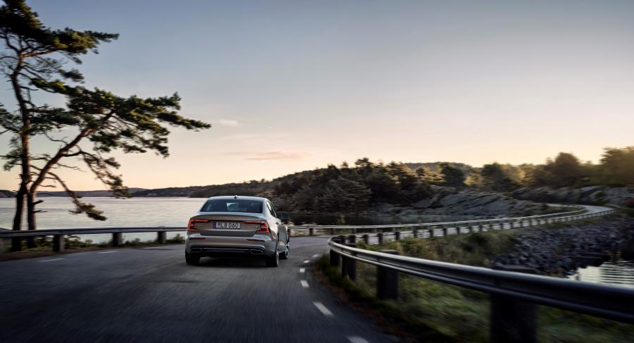  Volvo S60 T6 Inscription 2018 года  (WW) (фото 2 из 65)